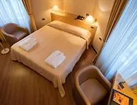 De La Hotel 4*