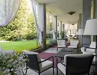 Hotel De La 4*